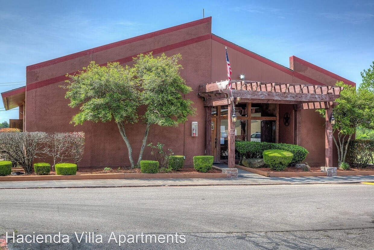 Foto del edificio - 1600 Joe Ramsey Blvd N