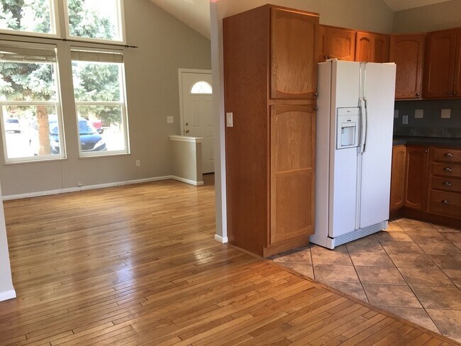 Building Photo - Comfortable 4 bed 2 bath Broomfield Home Available  Now!