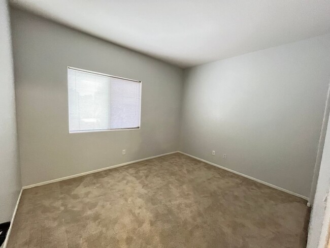 Building Photo - Cozy 2 Bedroom 2 Bathroom Condo in Gated C...