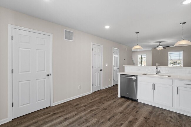 Foto del edificio - 1043 Peony Ln