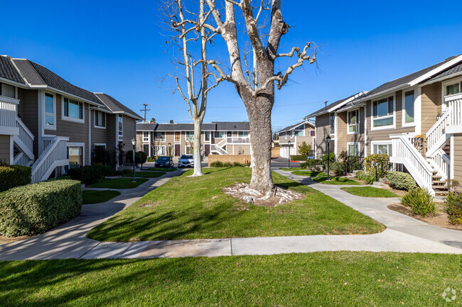 Building Photo - Walnut Village Townhomes