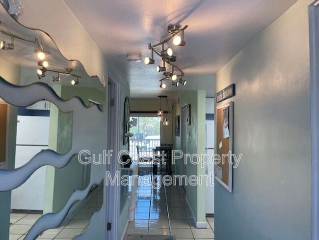 Building Photo - 2850 Gulf of Mexico Dr