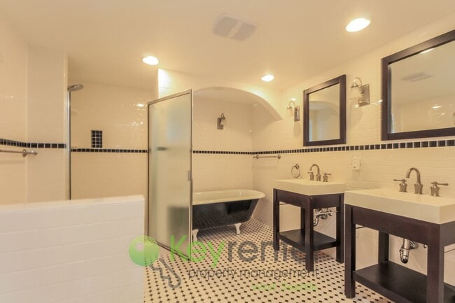 Photo - Stylish 4 Bedroom Steps from Shops, Cafes, and Parks House