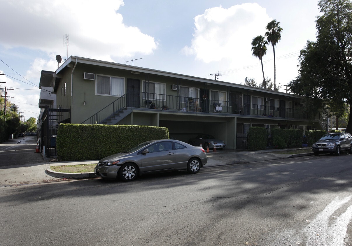 Building Photo - 13161 Oxnard St