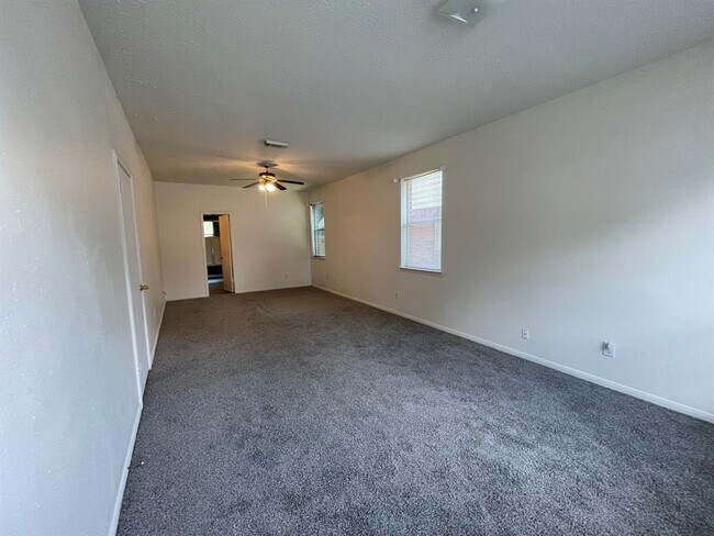 Foto del edificio - 16503 Pradera Dr