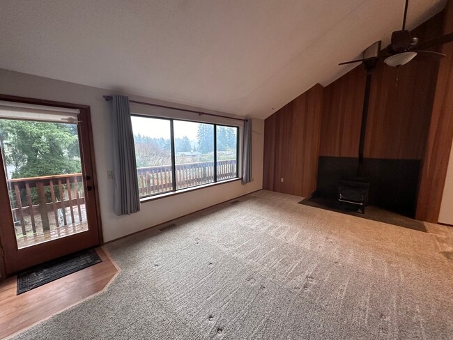 Building Photo - One of a kind 3 Bedroom home near Lake Lou...