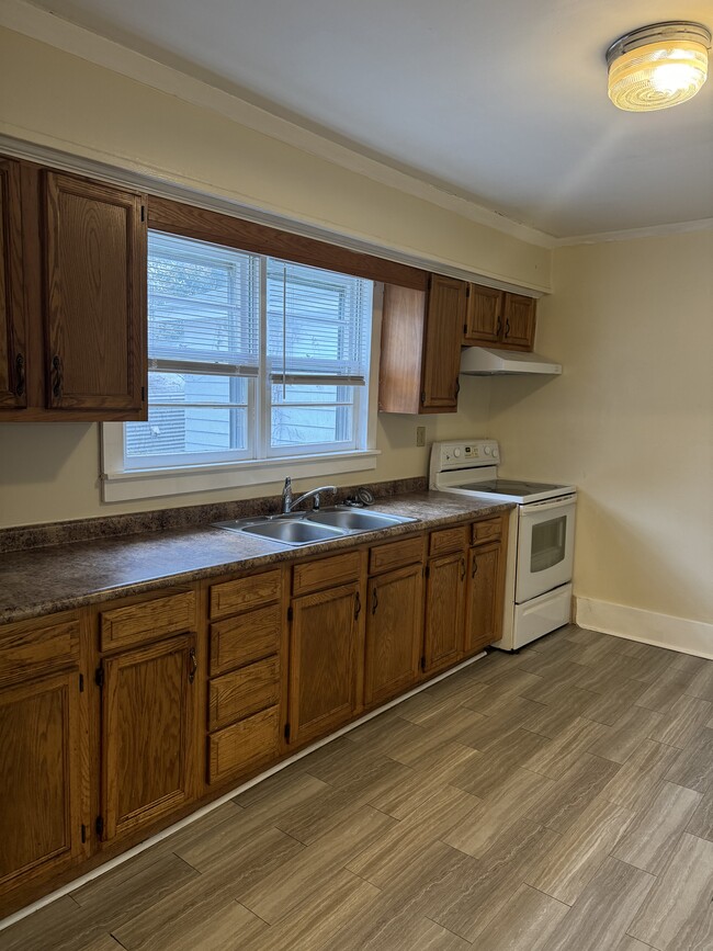 Building Photo - 609 Marstellar St