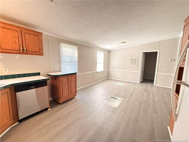 Foto del edificio - 150 Travis Dr