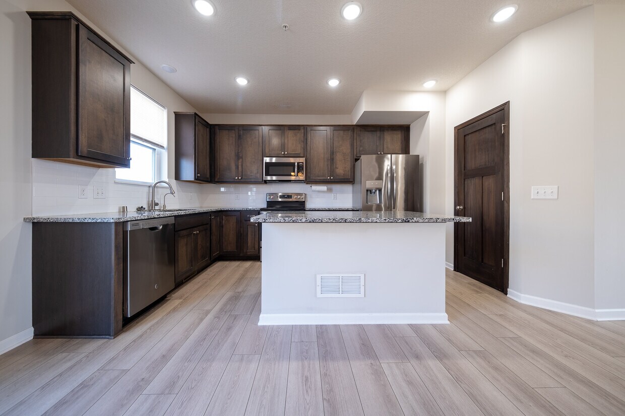 Foto principal - 7691 77th Wy