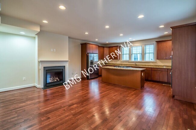 Building Photo - 3316 S Kemper Rd