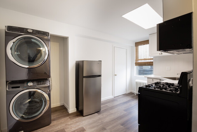 Washer & dryer in unit - 533 E Girard Ave