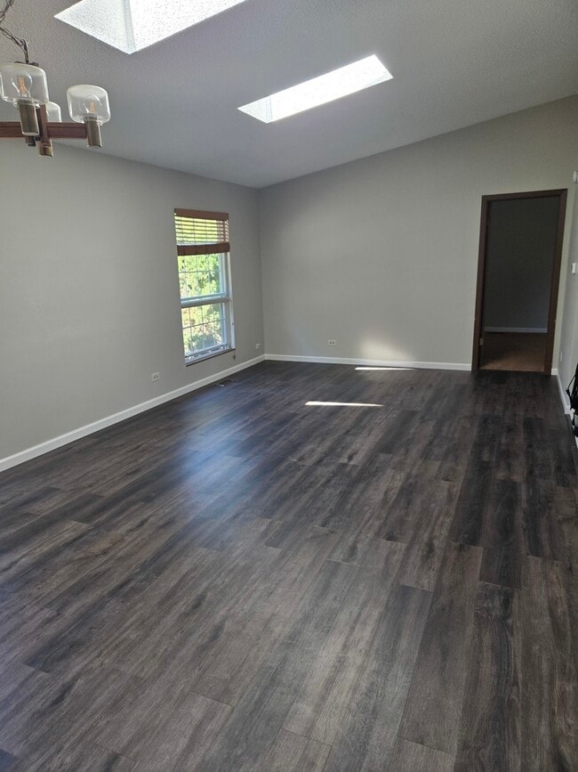 Building Photo - 4480 Shorewood Ct
