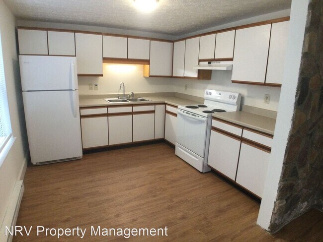 Building Photo - 2 br, 1 bath House - 450 Wakeman Court