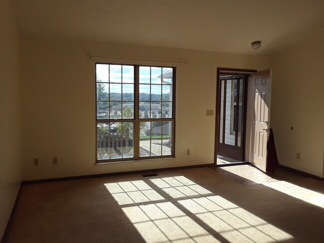 Building Photo - 3537 Chesapeake Dr