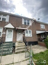 Building Photo - 214 W 21st St
