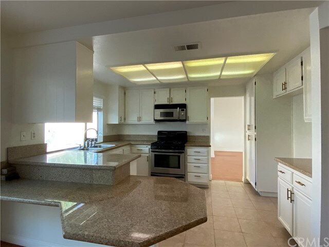 Foto del edificio - 132 Crystal Springs Rd