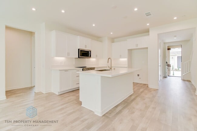 Foto del edificio - 16076 Jaegar Ln