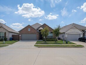 Building Photo - 1042 Almond St