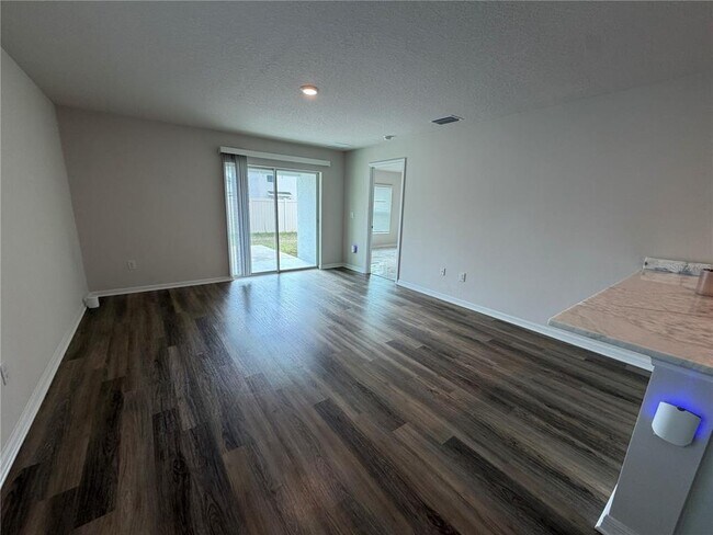 Foto del edificio - 5831 Silver Moonlight Dr