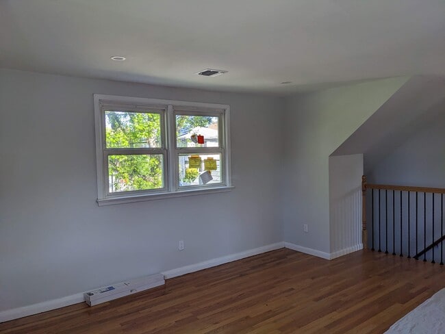 Building Photo - 107 3rd St