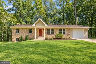 Building Photo - 6065 Eagles Nest Ln