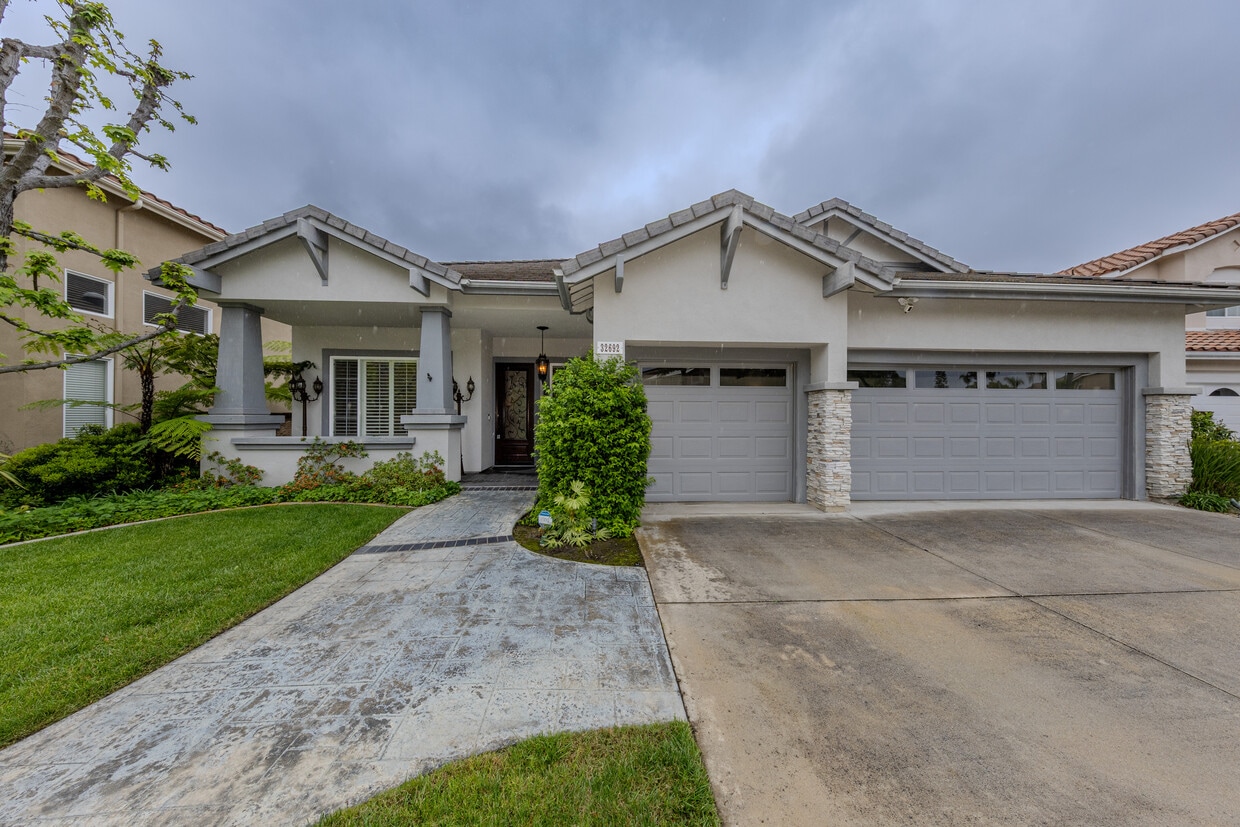 Primary Photo - 32692 Rosemont Dr