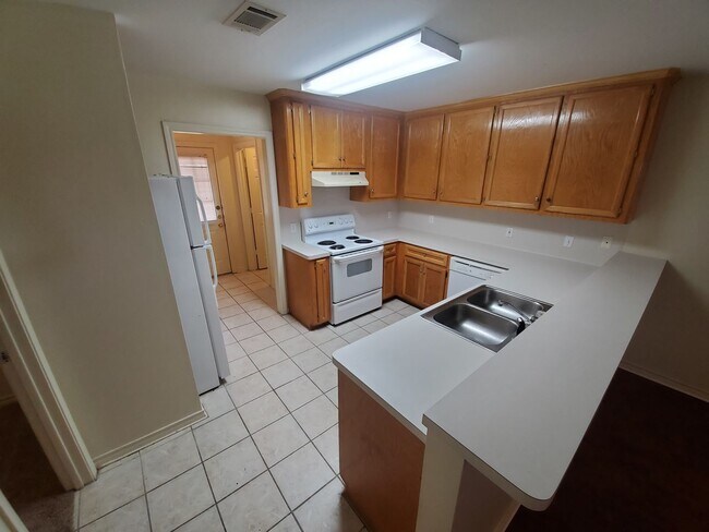 Foto del edificio - College Station - 3 bedroom / 2 Bath Duple...