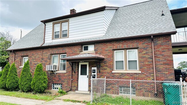 Foto del edificio - 2498 Woodlawn Ave