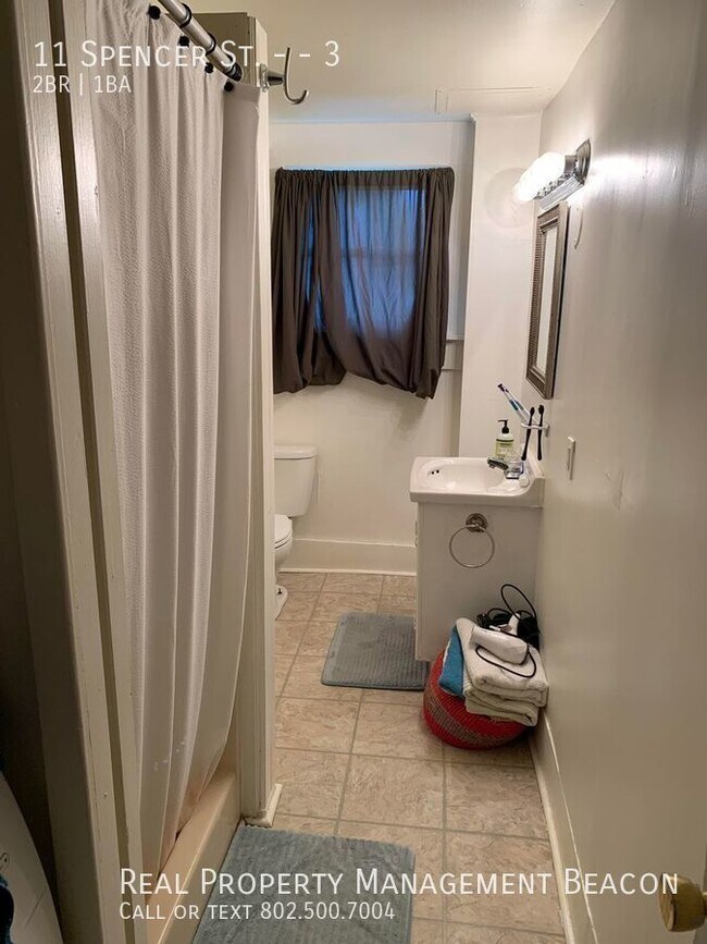 Building Photo - 2 BR/1 BA/1 Office $1900 plus utilities
