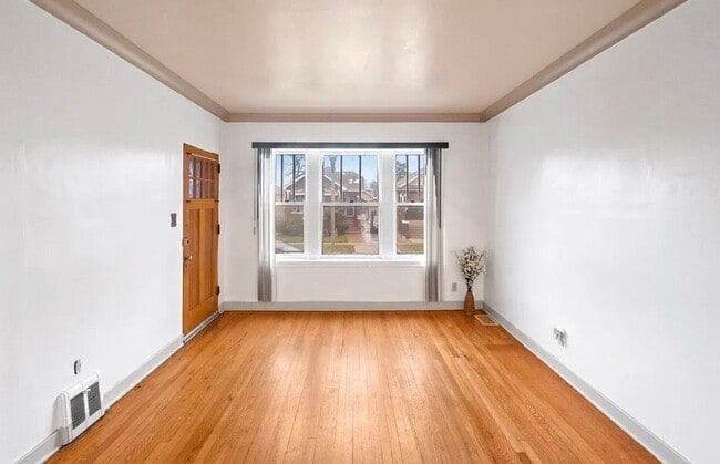 Building Photo - 2432 Elmwood Ave