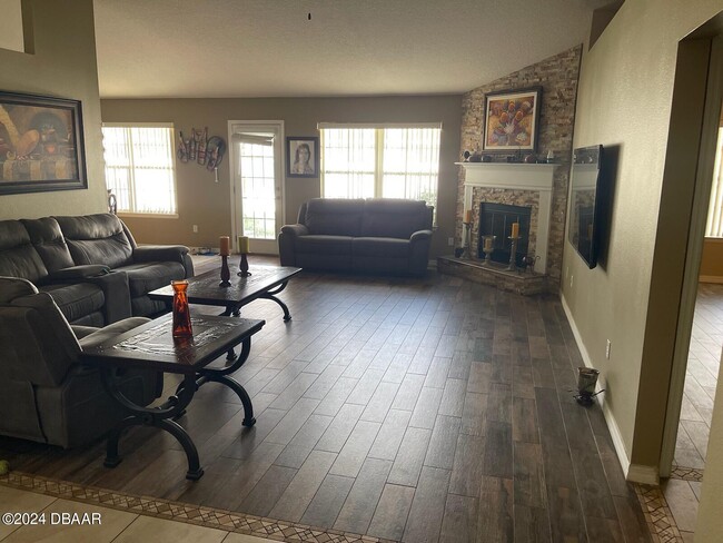 Building Photo - 5469 Carmody Lake Dr