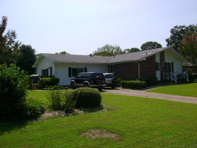 Building Photo - 536 Canterbury Rd