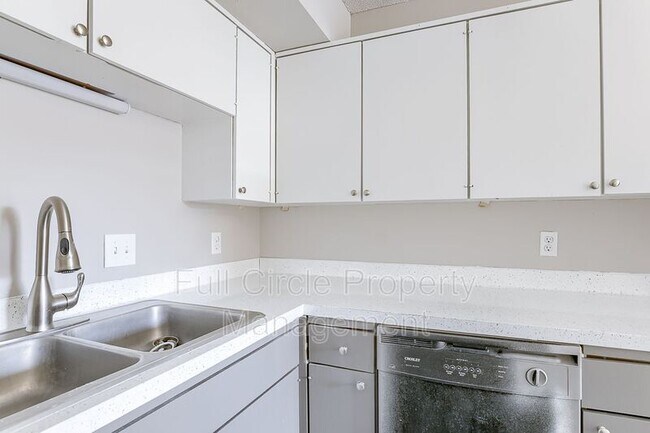 Building Photo - 349 S 26th St