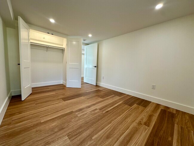 Foto del edificio - 122 S Silver Ln