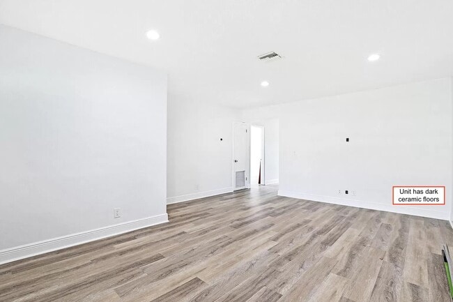 Building Photo - 2133 NE 56th Ct