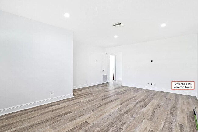 Foto del edificio - 2133 NE 56th Ct