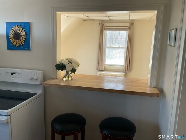 Foto del edificio - 405 Mohegan Ave Pkwy