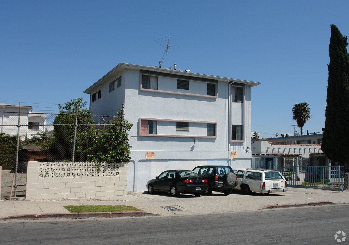 Building Photo - 648 N Harvard Blvd