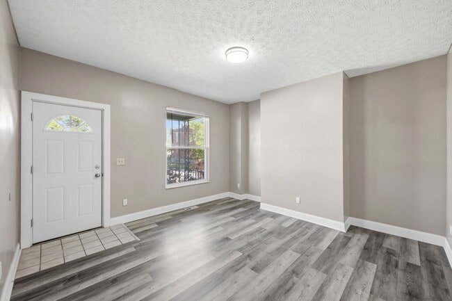 Building Photo - 387 St Clair Ave