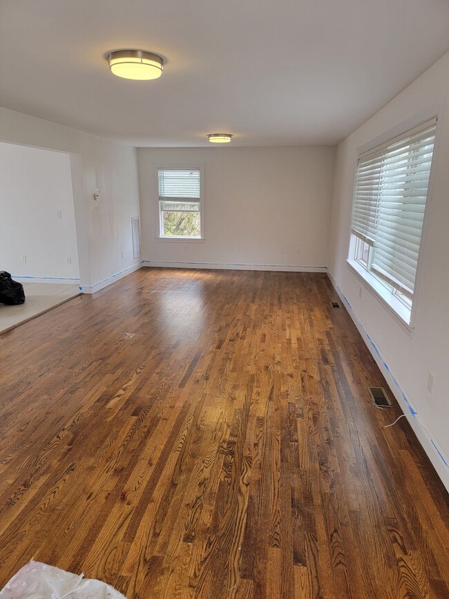 Building Photo - 60 Gibson Plz