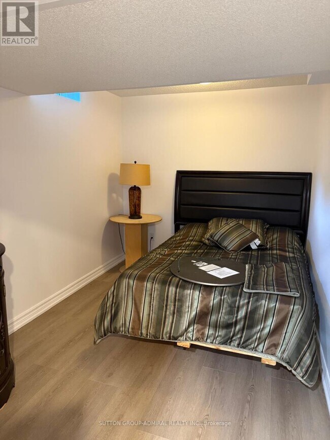 Photo du bâtiment - 310 Narinia Crescent