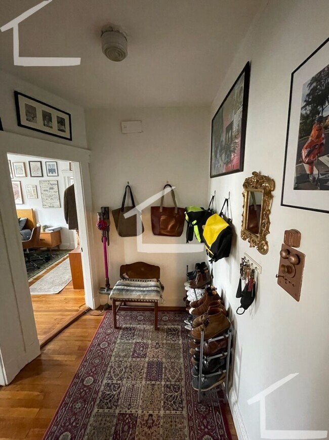 Building Photo - UPDATED ALLSTON 1.5 BED WITH UPDATED KITCHEN