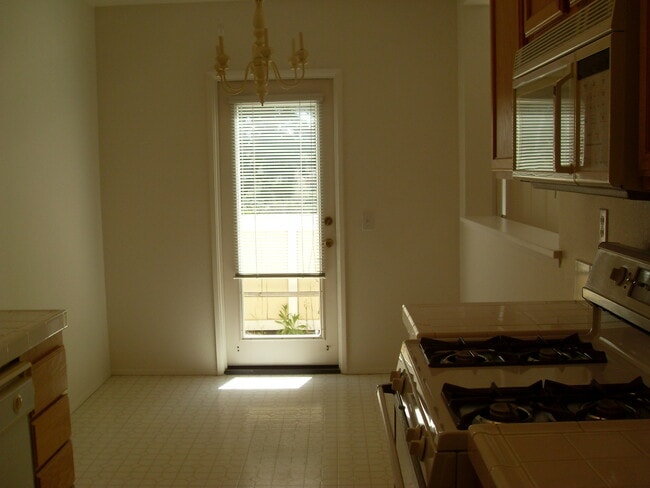 Foto del edificio - 2 BR / 2.5 BA 1420SQFT Chula Vista Apartment