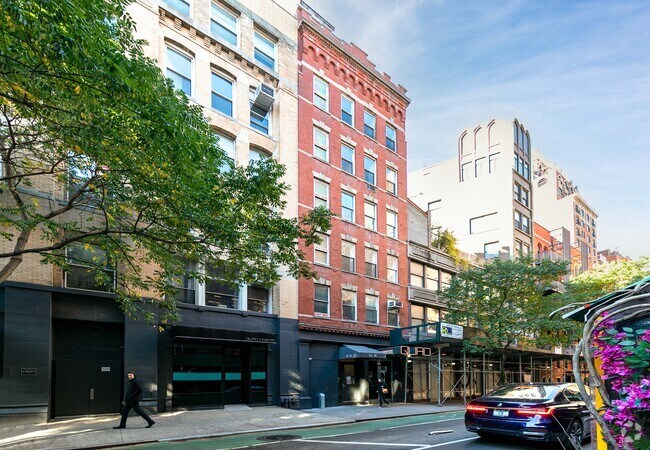 Building Photo - 30 W 13th St