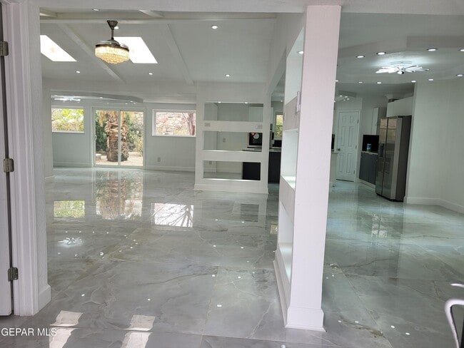 Building Photo - 806 Cortijo Dr