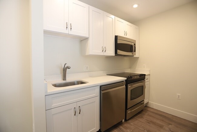 Building Photo - 24 2nd St