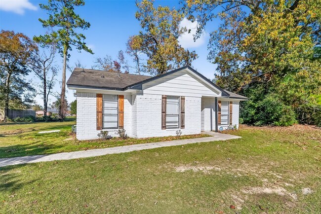 Foto del edificio - 23567 Pine Forest Dr