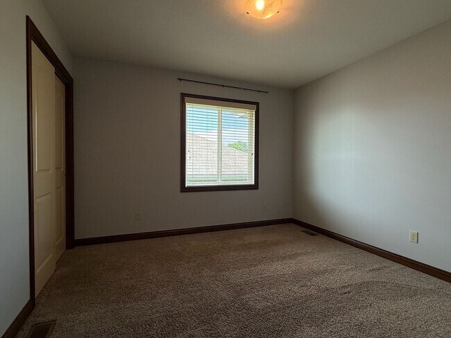 Foto del edificio - 3 bedroom 2 bath in Washburn Rural District