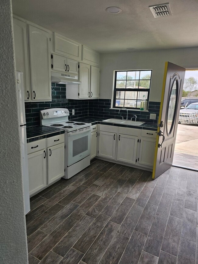 Foto del edificio - 4933 Franzetta St