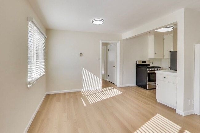 Building Photo - 1549 San Carlos Ave